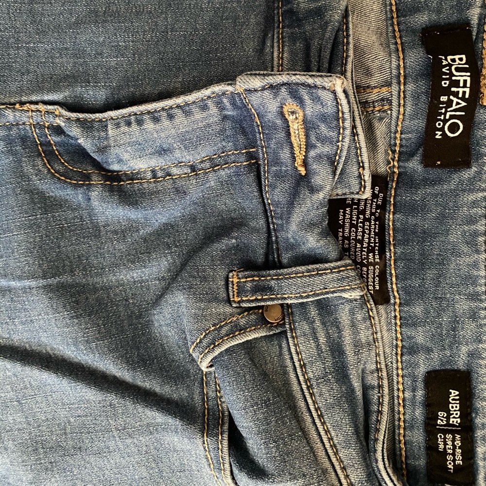 Women’s Jeans Buffalo Stretch Mid-Rise Capri